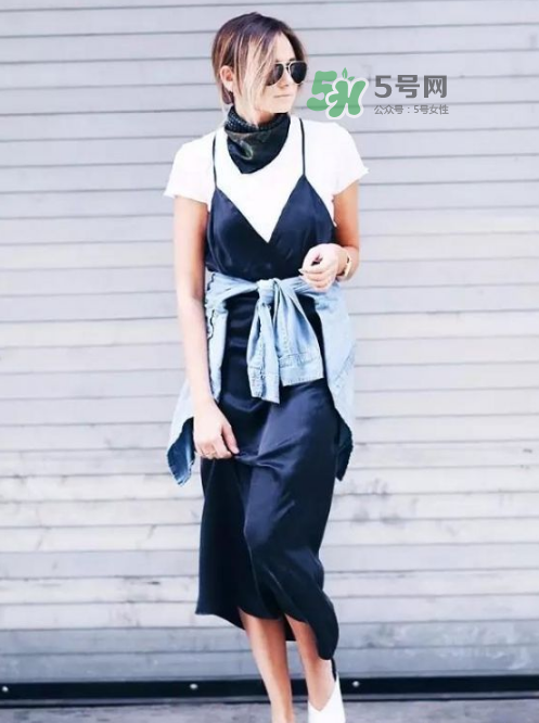 吊带裙怎么搭配,吊带裙内搭什么好看 吊带裙怎么搭配,吊带裙内搭什么好看