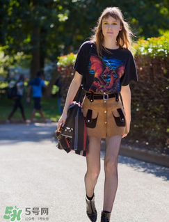 上身胖下身瘦怎么穿搭衣服,上身偏胖下身一般的衣服该如何选