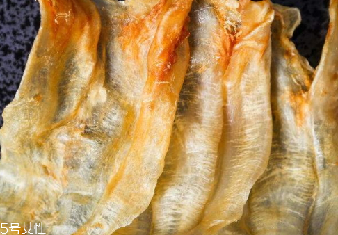 黄花鱼胶的功效和作用,黄花胶和鳘鱼胶的区别 黄花鱼胶的功效和作用,黄花胶和鳘鱼胶的区别