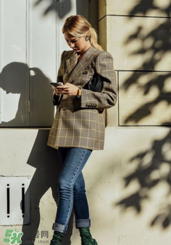 赵四穿西装,赵四格子西装