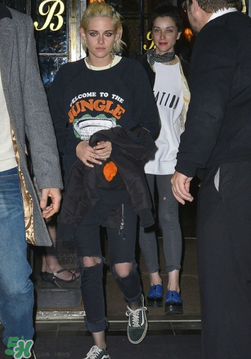 破洞牛仔裤配渔网袜,怎样穿袜子不破洞