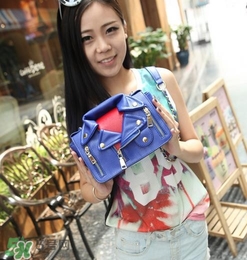 莫斯奇诺logo设计理念