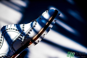 cl鞋子什么档次,cl的鞋子 cl鞋子什么档次,cl的鞋子