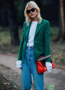 冬季大白t恤怎么搭配好看,白t恤怎么搭配好看