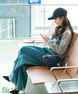 白色卫衣搭配什么裤子好看女,阔腿裤搭什么上衣好看图片