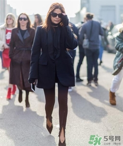 奶奶鞋搭配什么衣服好看,奶奶鞋怎么搭配衣服才好看