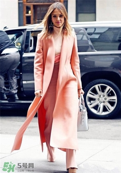 粉色衣服怎么搭配好看,粉色衣服如何搭配