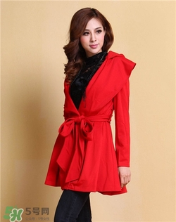 红色衣服怎么搭配裤子,红色衣服怎么搭配图片