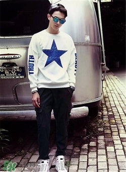 男生卫衣怎么穿搭好看,男士卫衣怎么搭配好看图片