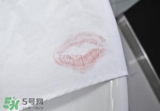 衣服口红印怎样洗,如何去除衣服上口红印