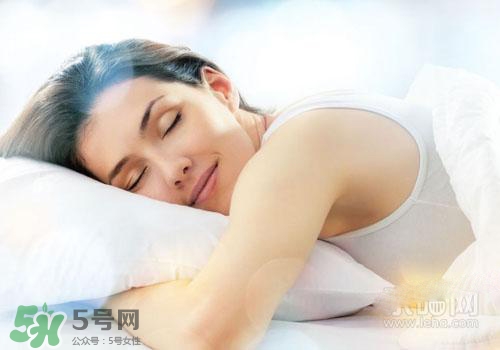 冬天不戴胸罩有危害吗,女性冬天不戴胸罩有什么坏处警惕3种危害