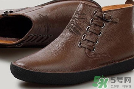 冬天能穿皮鞋吗,冬天穿什么皮鞋
