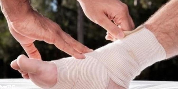 预防崴脚的招数(如何预防崴脚)