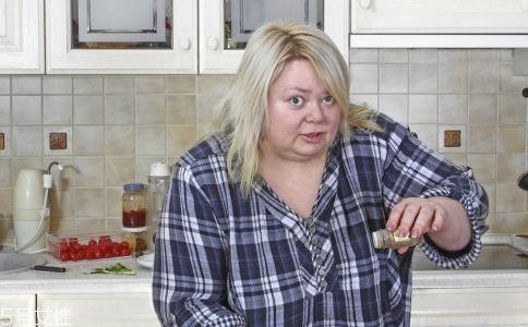 肥胖老人运动时要注意什么(肥胖病人运动的方法应该是)