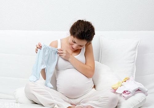 孕妇在电脑前工作对胎儿有影响吗(孕妇在电脑前工作对胎儿有影响吗)