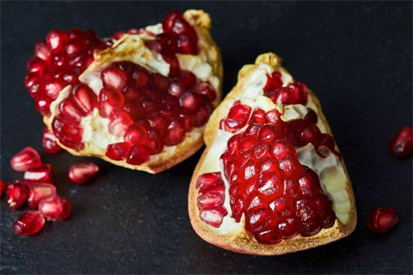 吃石榴籽好消化吗(一岁半宝宝吃石榴籽好消化吗)