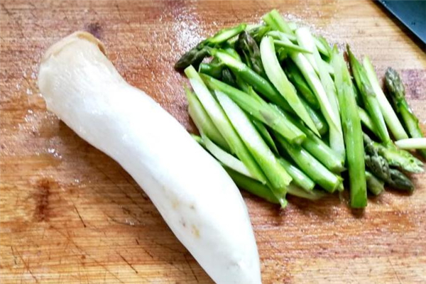 孕妇能吃鸡腿菇吗?,孕早期可以吃鸡腿菇吗