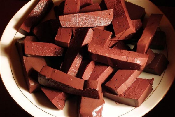 孕妇吃猪血有什么好处和坏处,孕期补血最好的食物有哪些 孕妇吃猪血有什么好处和坏处,孕期补血最好的食物有哪些