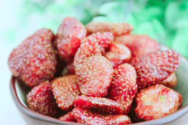 挑选草莓注意事项(挑选草莓的注意事项)