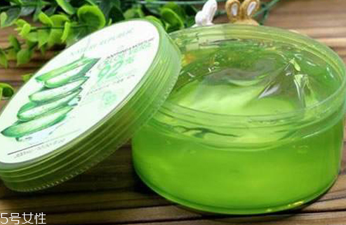芦荟胶怎么用来遮掩狐臭(芦荟胶可以去狐臭吗)