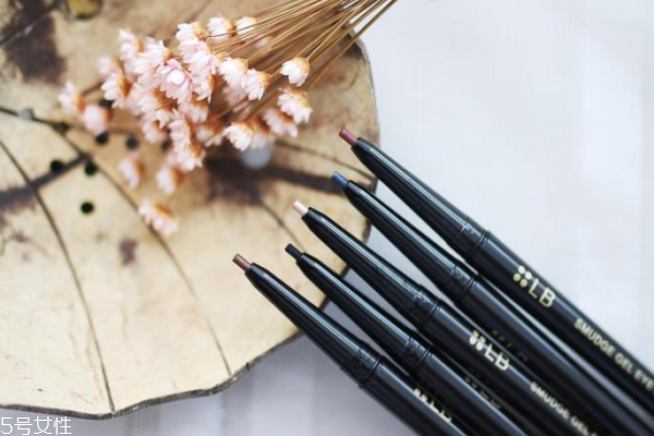 眼线笔和眉笔的区别(眼线笔和眉笔的区别)