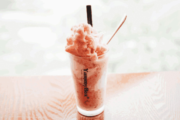 草莓沙冰选择什么样的草莓(草莓冰沙)