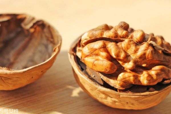 哪些坚果适合孕妇吃,哪些坚果不适合孕妇吃 哪些坚果适合孕妇吃,哪些坚果不适合孕妇吃