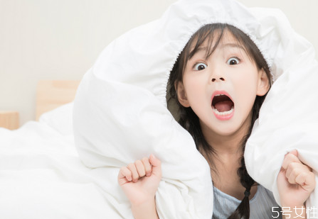 宝宝尿路感染为什么会发烧(宝宝尿路感染会发烧吗)