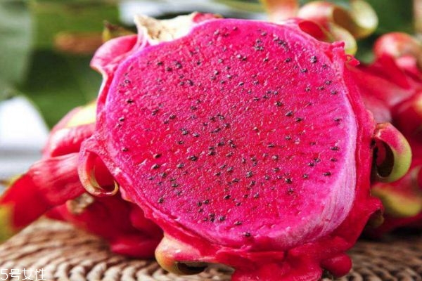 孕妇可不可以吃火龙果,孕妇不能吃火龙果吗