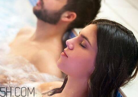 冬天泡温泉穿什么衣服(冬天泡温泉穿什么衣服好)