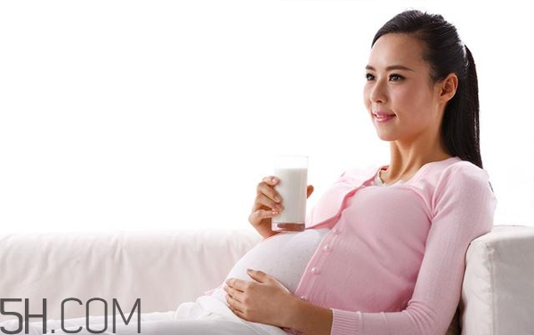 哺乳期妈妈需要喝牛奶吗,母乳期妈妈可以喝牛奶吗 哺乳期妈妈需要喝牛奶吗,母乳期妈妈可以喝牛奶吗