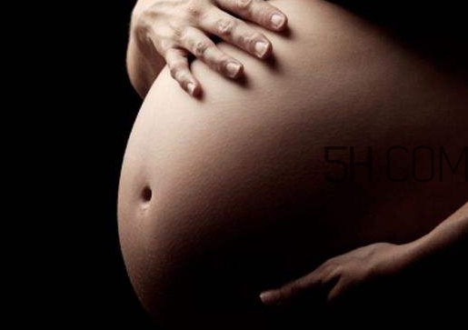 羊水破了紧急处理方法,羊水早破怎么办