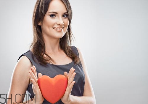 引起女性停经的因素都有哪些(都有什么原因会导致女性闭经)