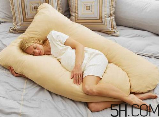 孕妇睡觉要注意什么,怀孕初期睡觉姿势需要注意的事项 孕妇睡觉要注意什么,怀孕初期睡觉姿势需要注意的事项