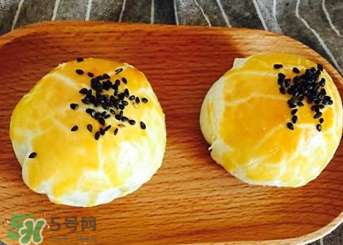 坐月子可以吃蛋黄酥吗?,坐月子能吃蛋黄酥吗