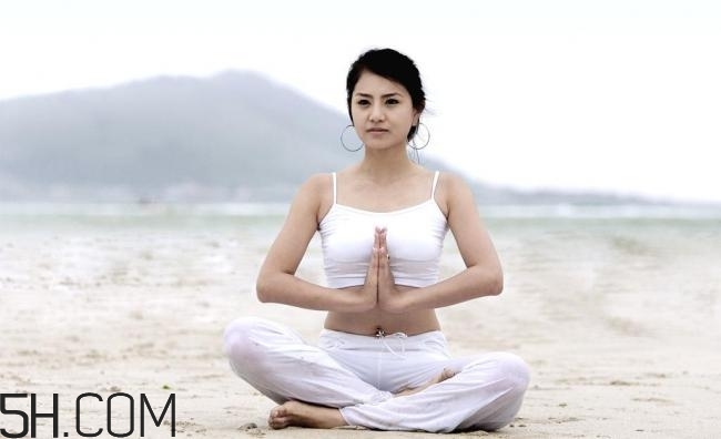 如何护理乳房(吃什么能让乳房变大) 如何护理乳房(吃什么能让乳房变大)