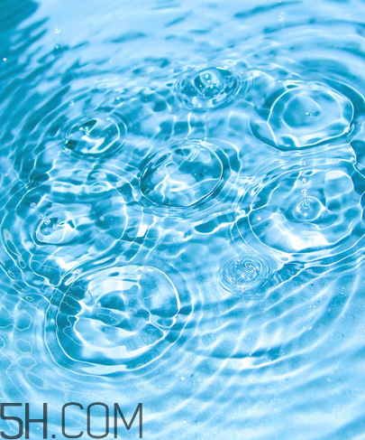 双氧水洗伤口一天洗几次(双氧水洗伤口一天洗几次)