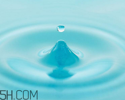 双氧水能直接冲洗伤口吗(双氧水能直接冲洗伤口吗)