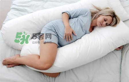 孕妇左侧卧睡的好处,左侧卧位对胎儿有什么好处