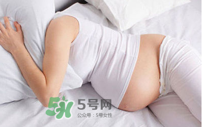 妊娠线判断男女准吗,看妊娠线怎样分辨男女准吗