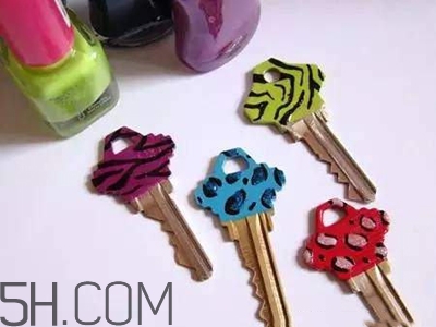 过期的指甲油还能这样用(过期的指甲油还能用吗)