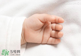 胖瘦一般是遗传妈妈还是爸爸,母亲肥胖会遗传吗 胖瘦一般是遗传妈妈还是爸爸,母亲肥胖会遗传吗