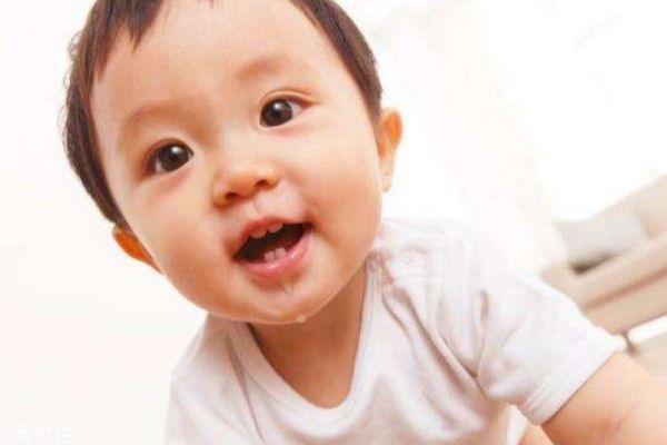 宝宝流口水原因(宝宝总是流口水什么原因怎么办)