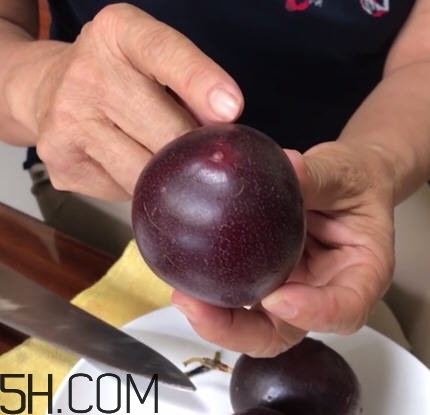 百香果怎么切开图解(百香果如何切开)