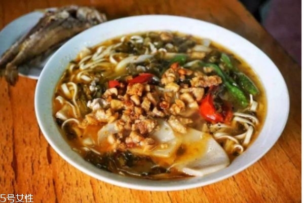 油渣面的热量是多少呢(油渣 热量)