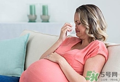 怀孕一个月低烧正常吗,怀孕一个月低烧是怎么回事