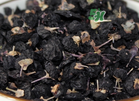 黑枸杞的功效和作用泡水喝的功效,黑枸杞的功效和作用及正确吃法