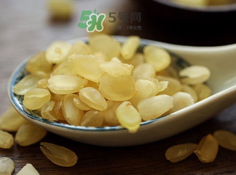 皂角米煮了有酸味正常吗,皂角米有味道吗