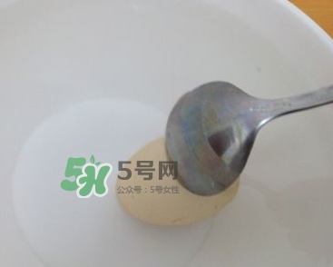 如何分辨鸡蛋是否变质,鸡蛋变质了是什么样子的