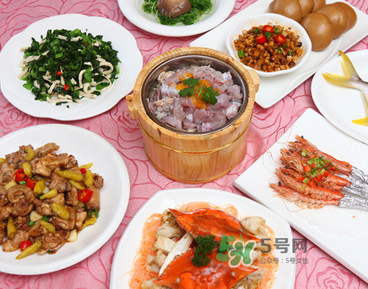 西瓜和海鲜能一起吃吗?,西瓜和海鲜能一起吃吗会坏肚子吗 西瓜和海鲜能一起吃吗?,西瓜和海鲜能一起吃吗会坏肚子吗